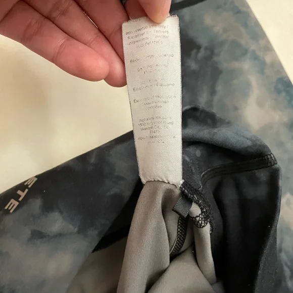 Alphalete Surface Power Pocket Leggings - Black/Grey - Picture 9 of 9